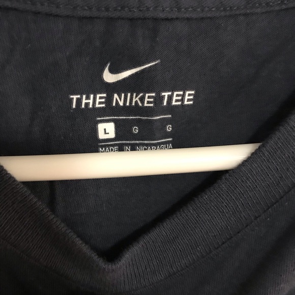 Nike T-shirt - Picture 2 of 2